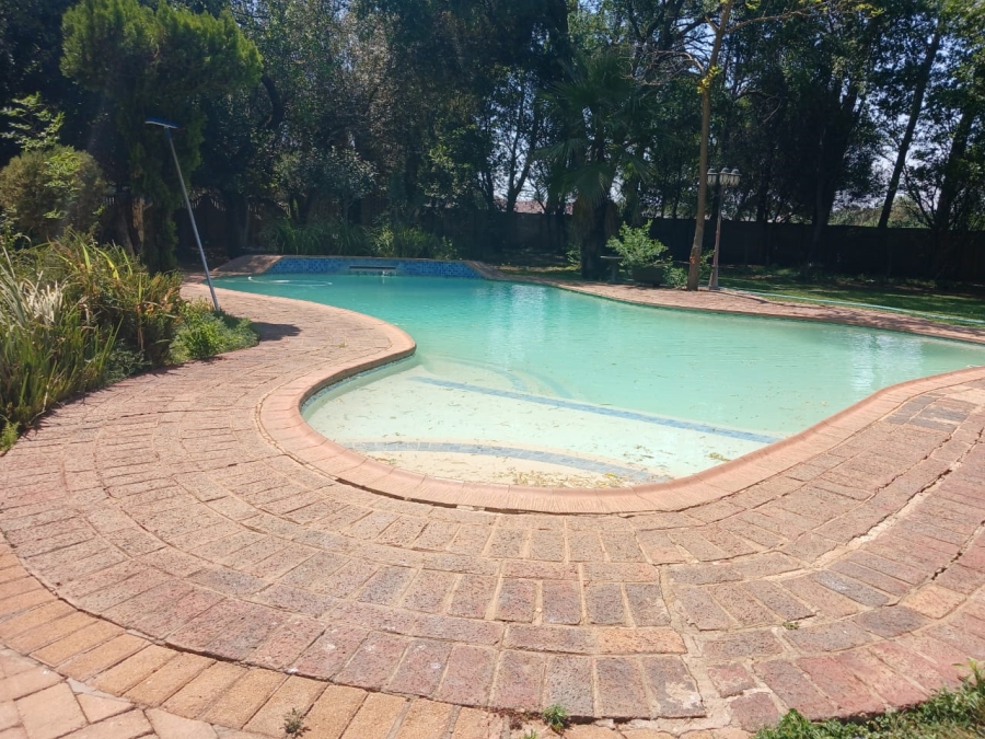 5 Bedroom Property for Sale in Wilkoppies North West